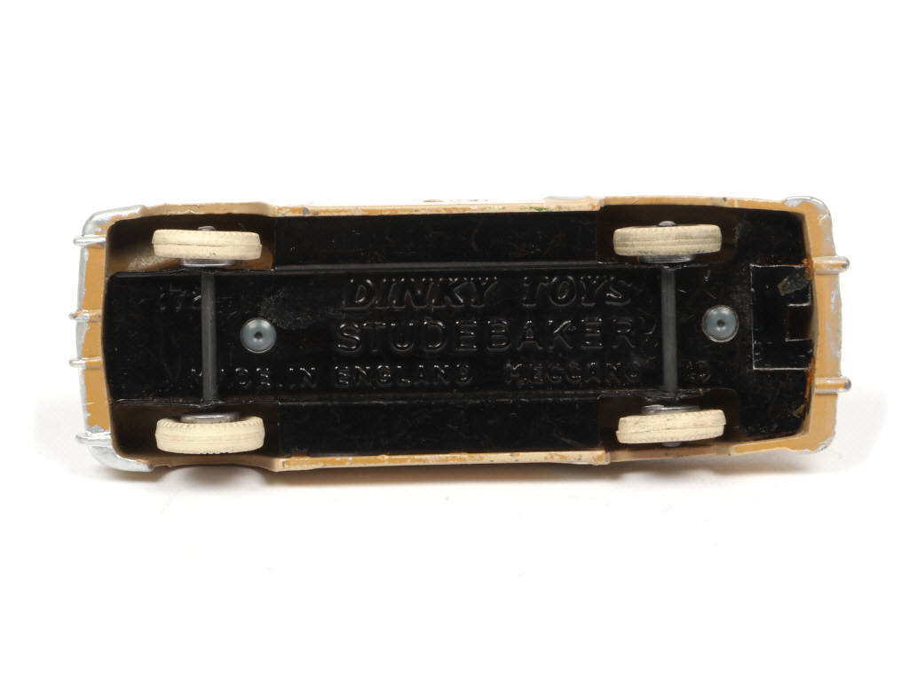 Lot 222 - DINKY TOYS (GB) (2)