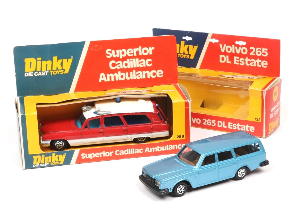 Lot 233 - DINKY TOYS (GB) (2)