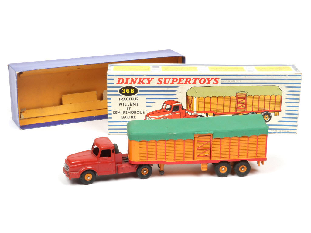 Lot 245 - DINKY TOYS (FRANCE) (1)