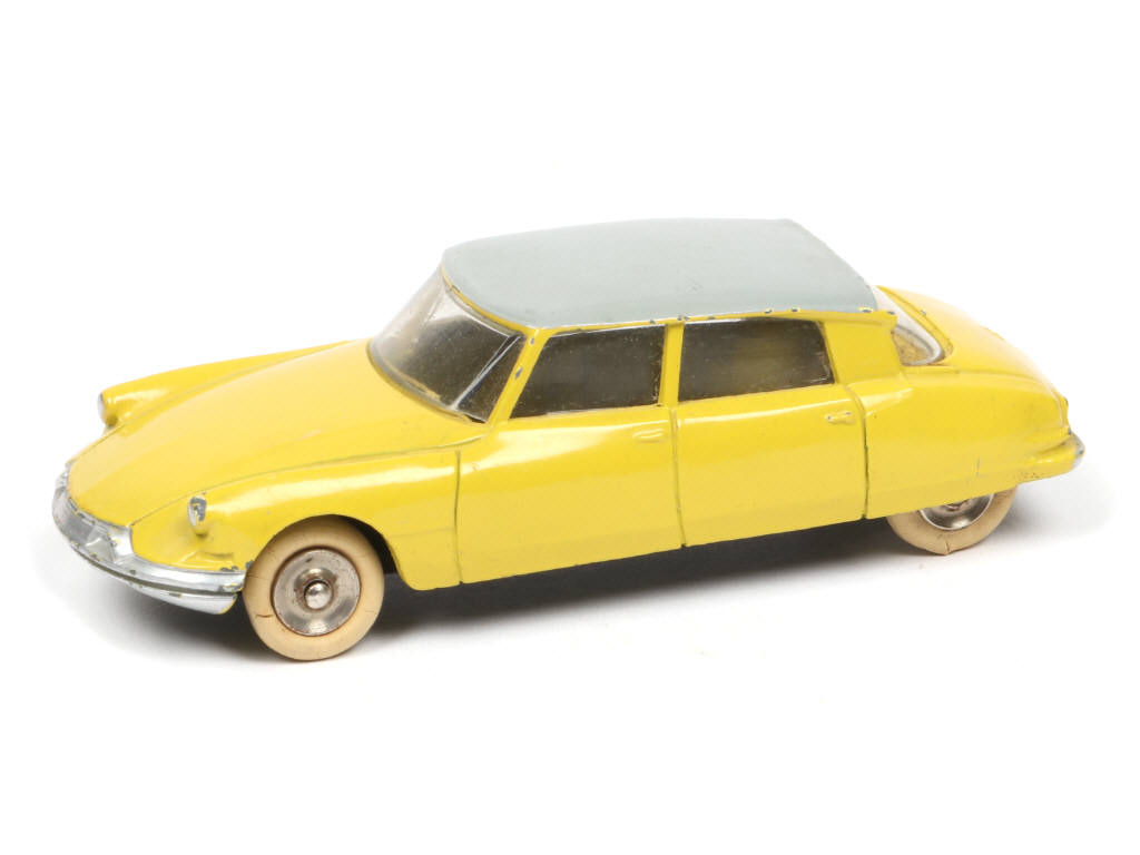 Lot 261 - DINKY TOYS (FRANCE) (1)