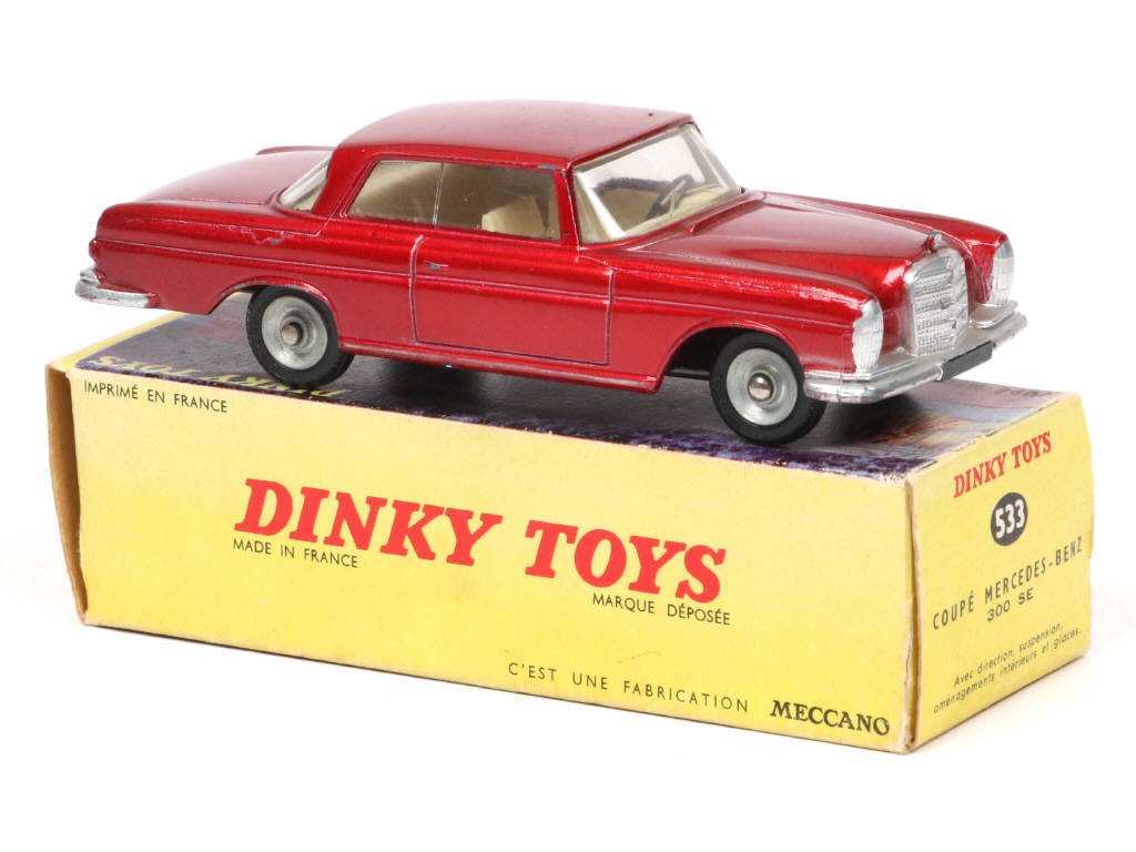 Lot 269 - DINKY TOYS (FRANCE) (1)