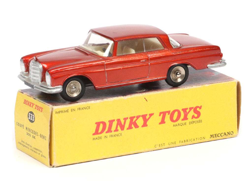 Lot 268 - DINKY TOYS (FRANCE) (1)