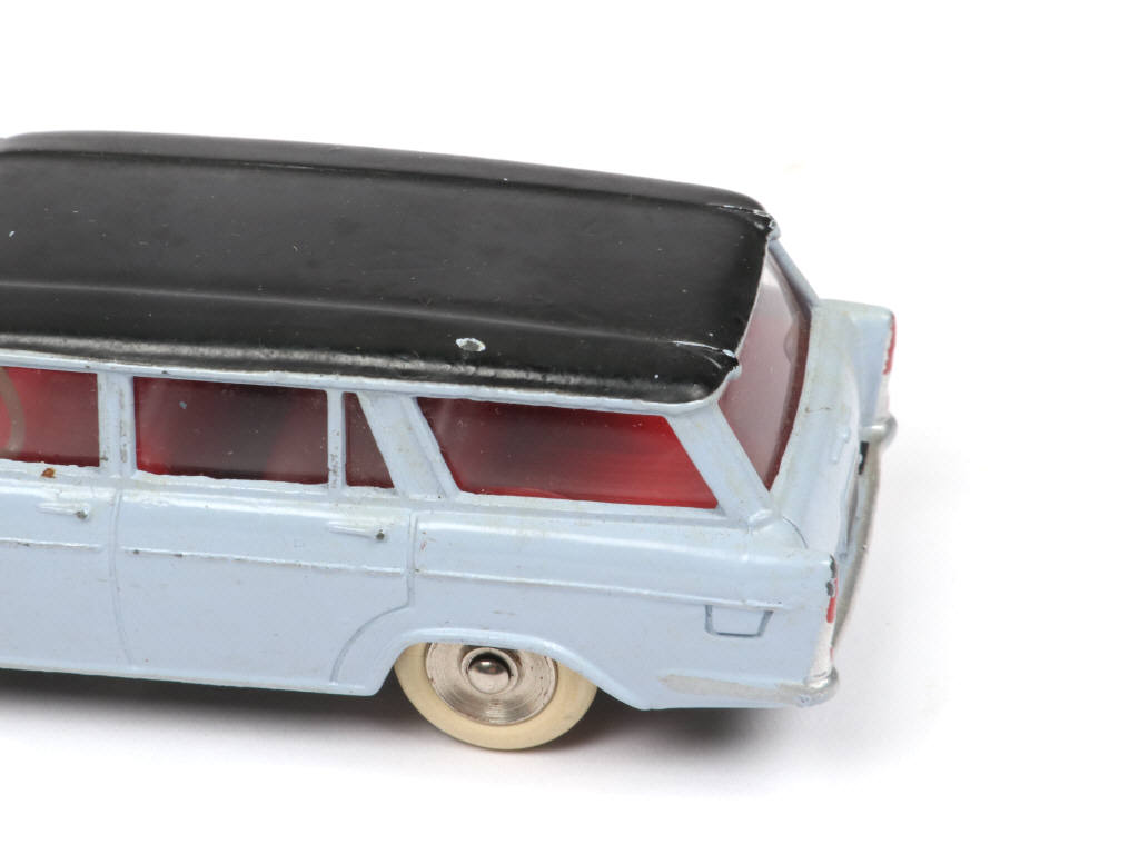 Lot 277 - DINKY TOYS (FRANCE) (1)