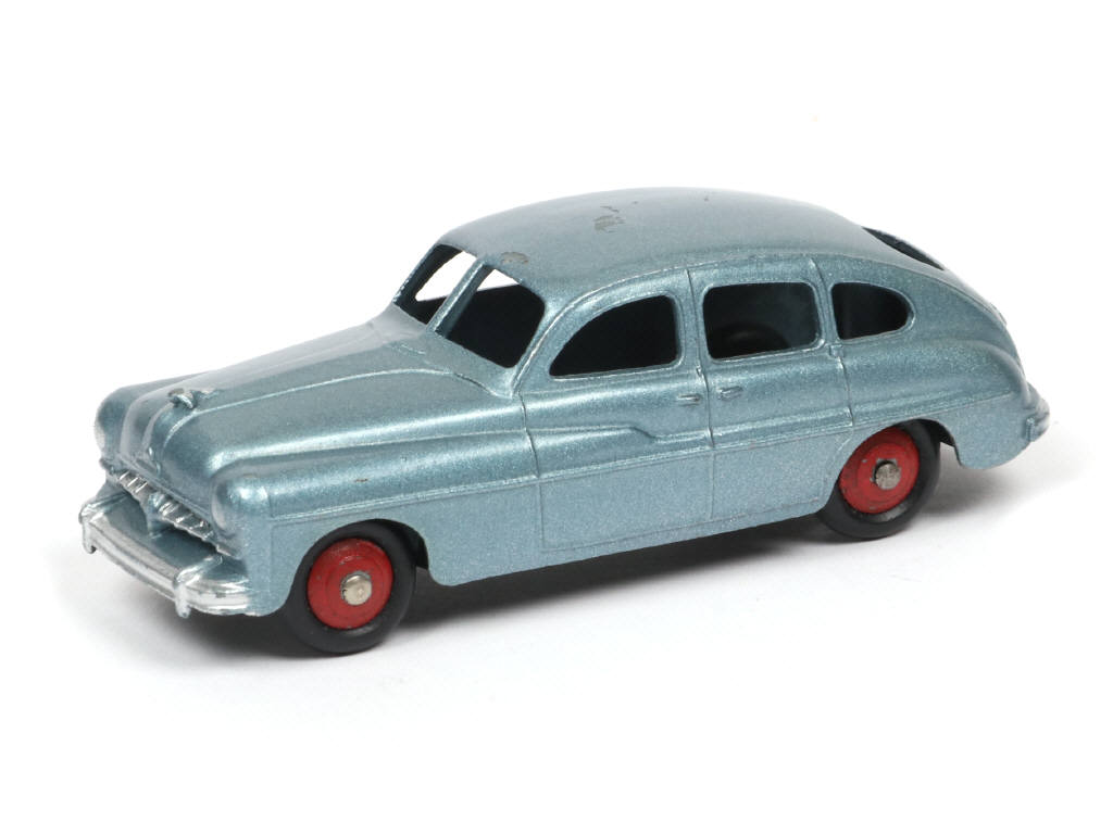 Lot 236 - DINKY TOYS (FRANCE) (1)
