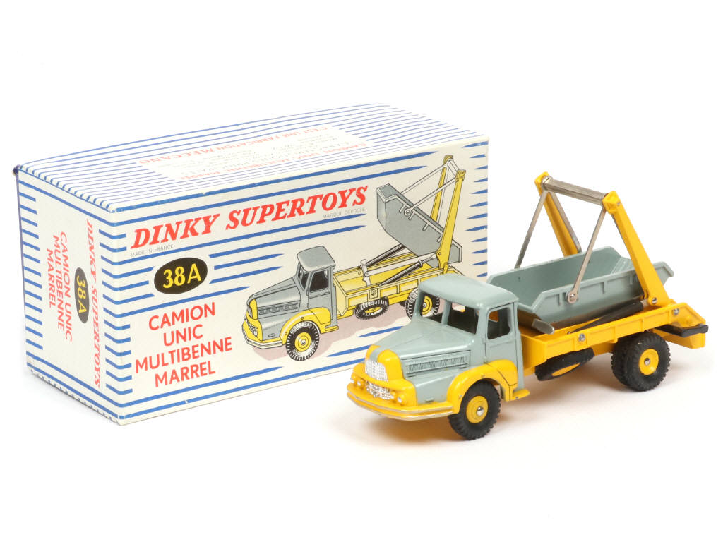 Lot 319 - DINKY TOYS (FRANCE) (1)