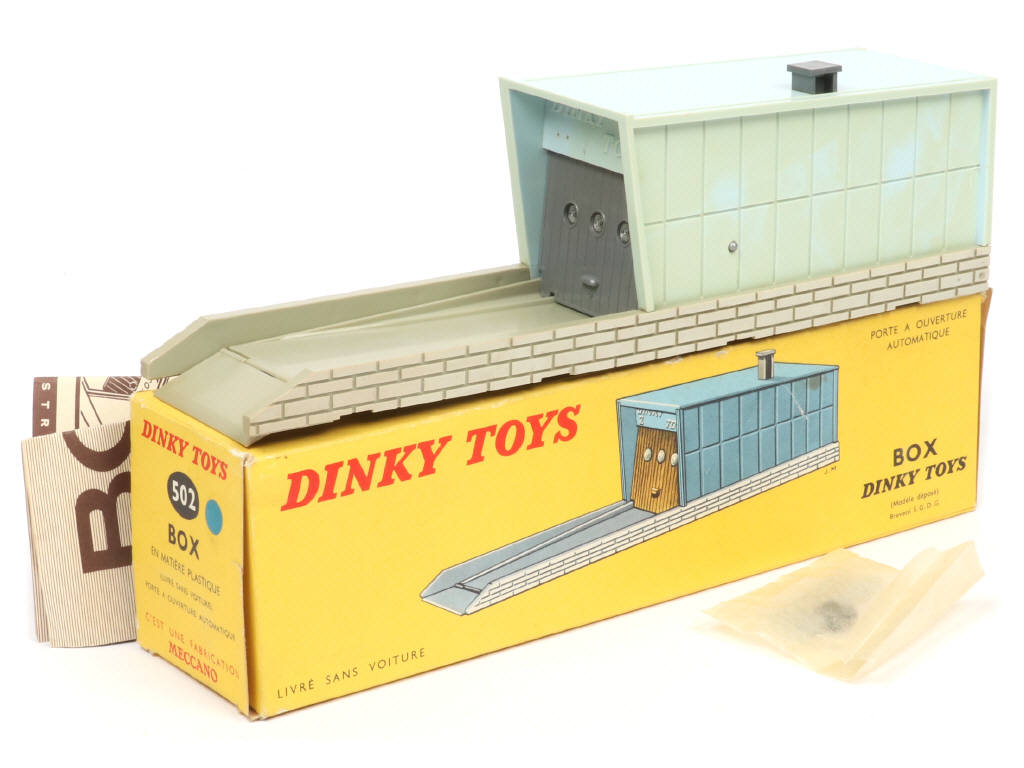 Lot 322 - DINKY TOYS (FRANCE) (1)