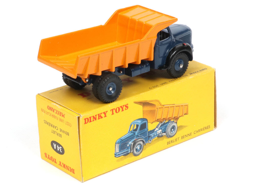 Lot 317 - DINKY TOYS (FRANCE) (1)