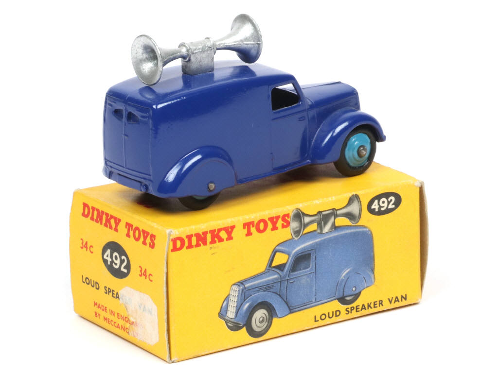 Lot 219 - DINKY TOYS (GB) (1)
