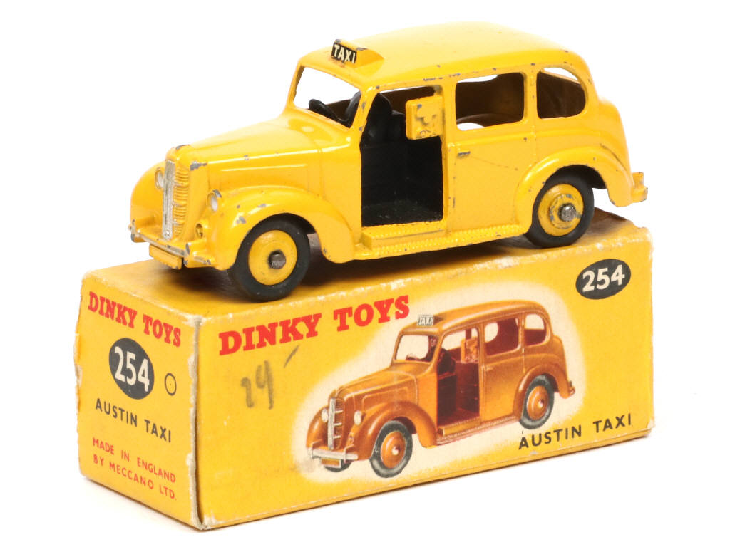 Lot 212 - DINKY TOYS (GB) (1)