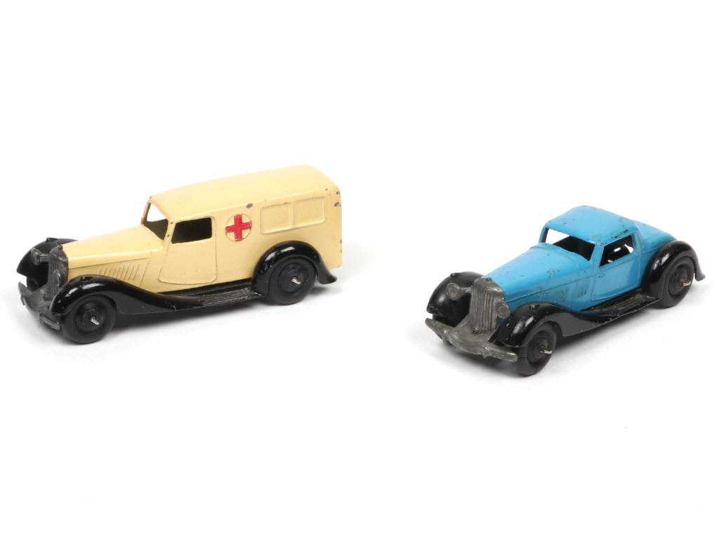 Lot 227 - DINKY TOYS (GB) (2)