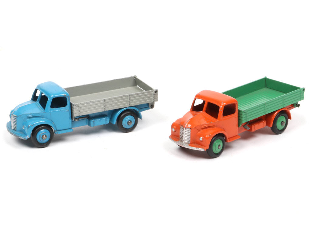 Lot 237 - DINKY TOYS (GB) (2)