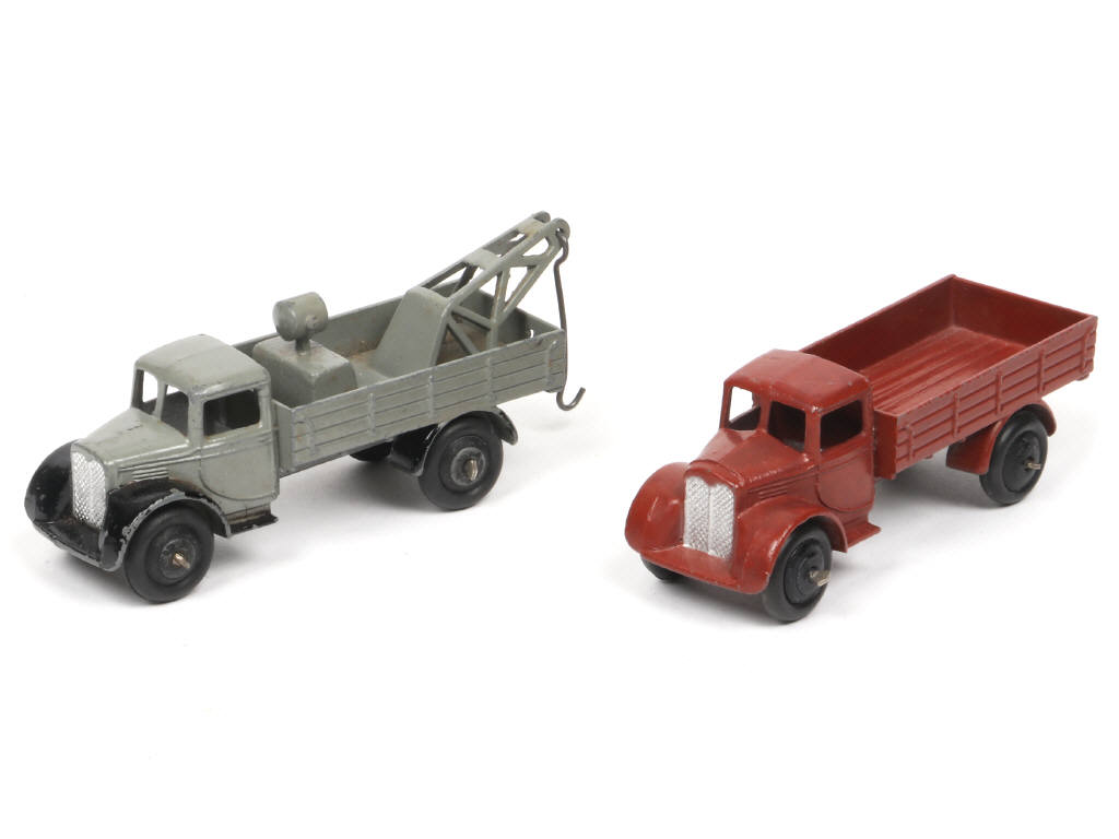 Lot 236 - DINKY TOYS (GB) (2)