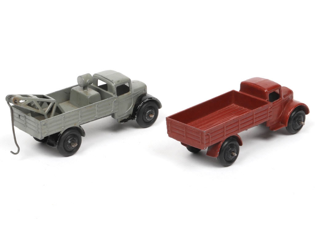 Lot 236 - DINKY TOYS (GB) (2)