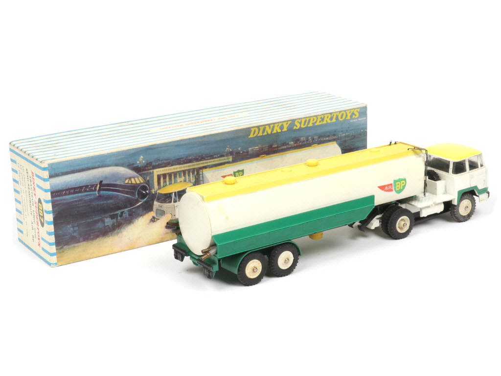 Lot 357 - DINKY TOYS (FRANCE) (1)