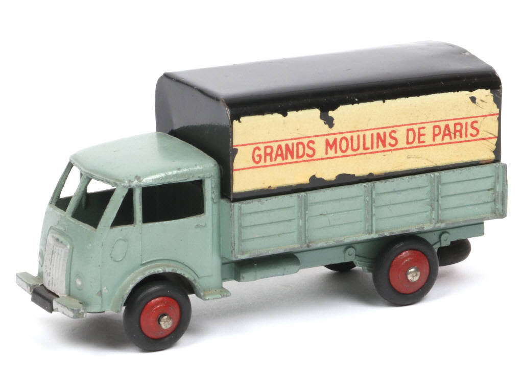 Lot 209 - DINKY TOYS (FRANCE) (1)