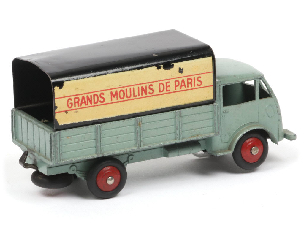 Lot 209 - DINKY TOYS (FRANCE) (1)