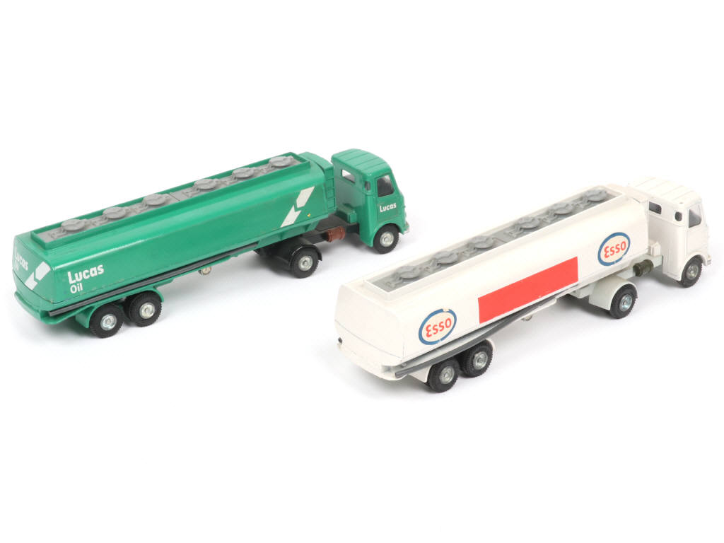 Lot 199 - DINKY TOYS (GB) (2)