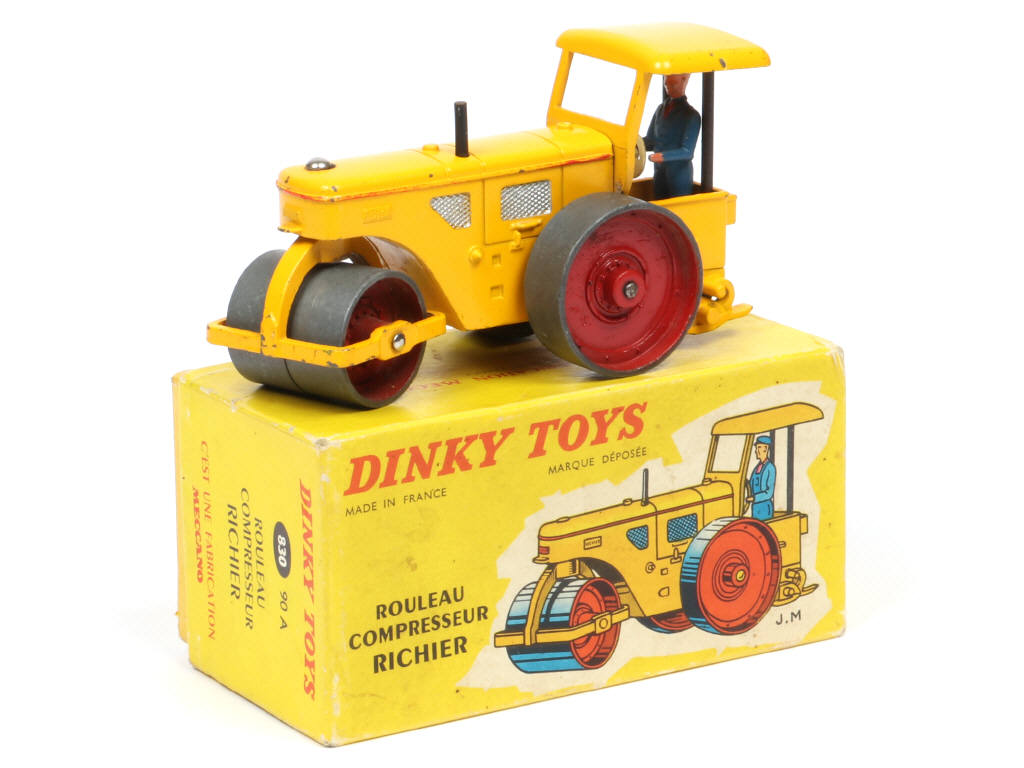 Lot 223 - DINKY TOYS (FRANCE) (1)