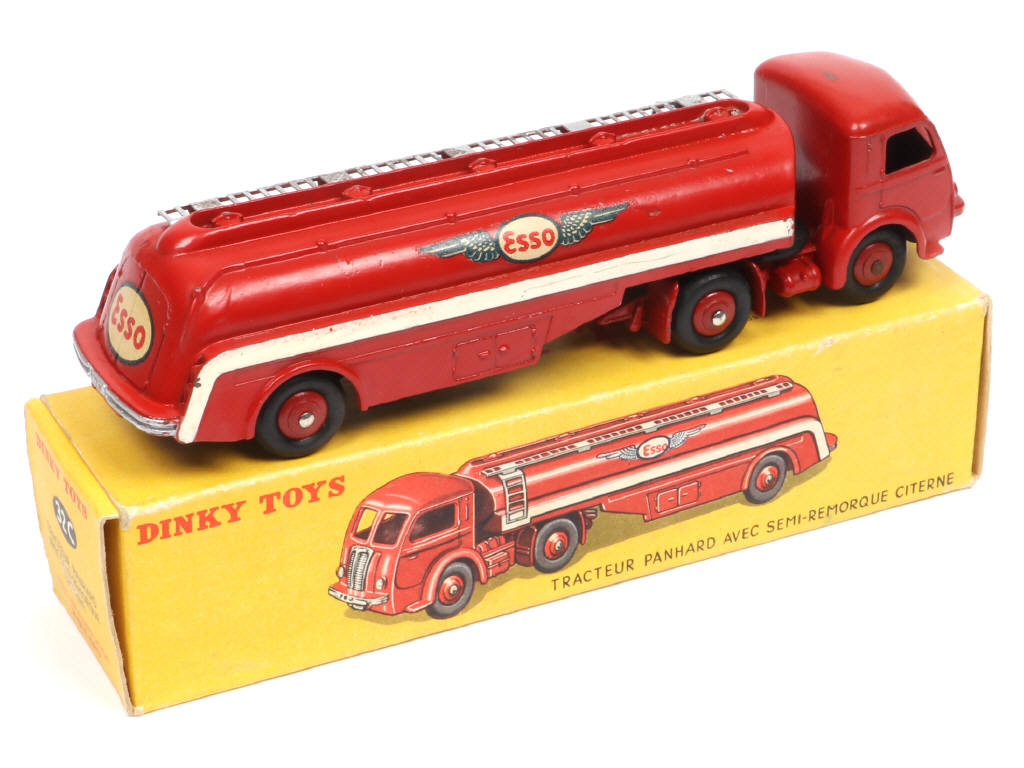 Lot 226 - DINKY TOYS (FRANCE) (1)