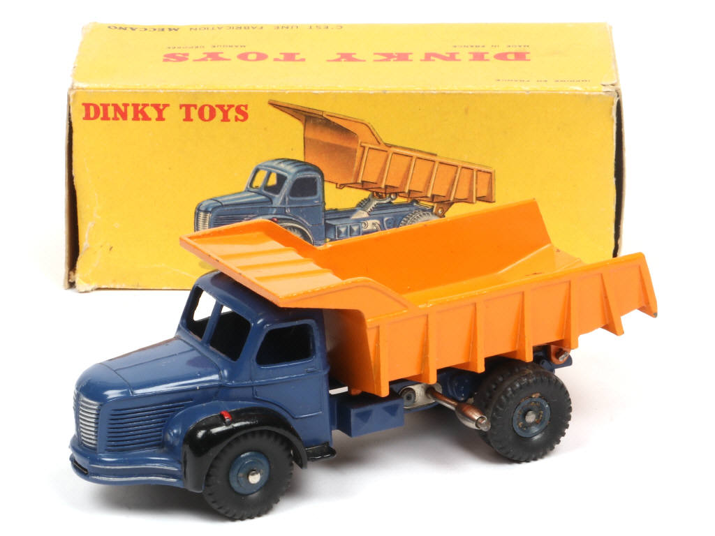 Lot 233 - DINKY TOYS (FRANCE) (1)