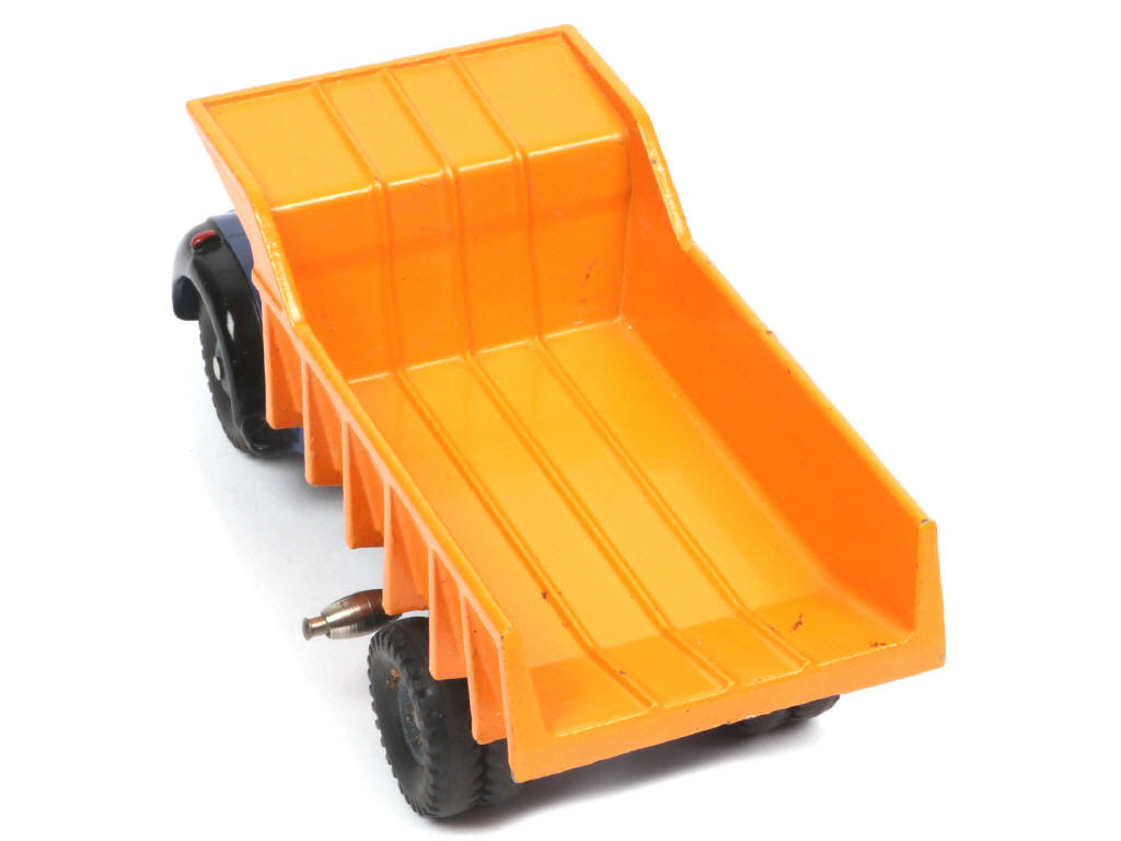 Lot 233 - DINKY TOYS (FRANCE) (1)