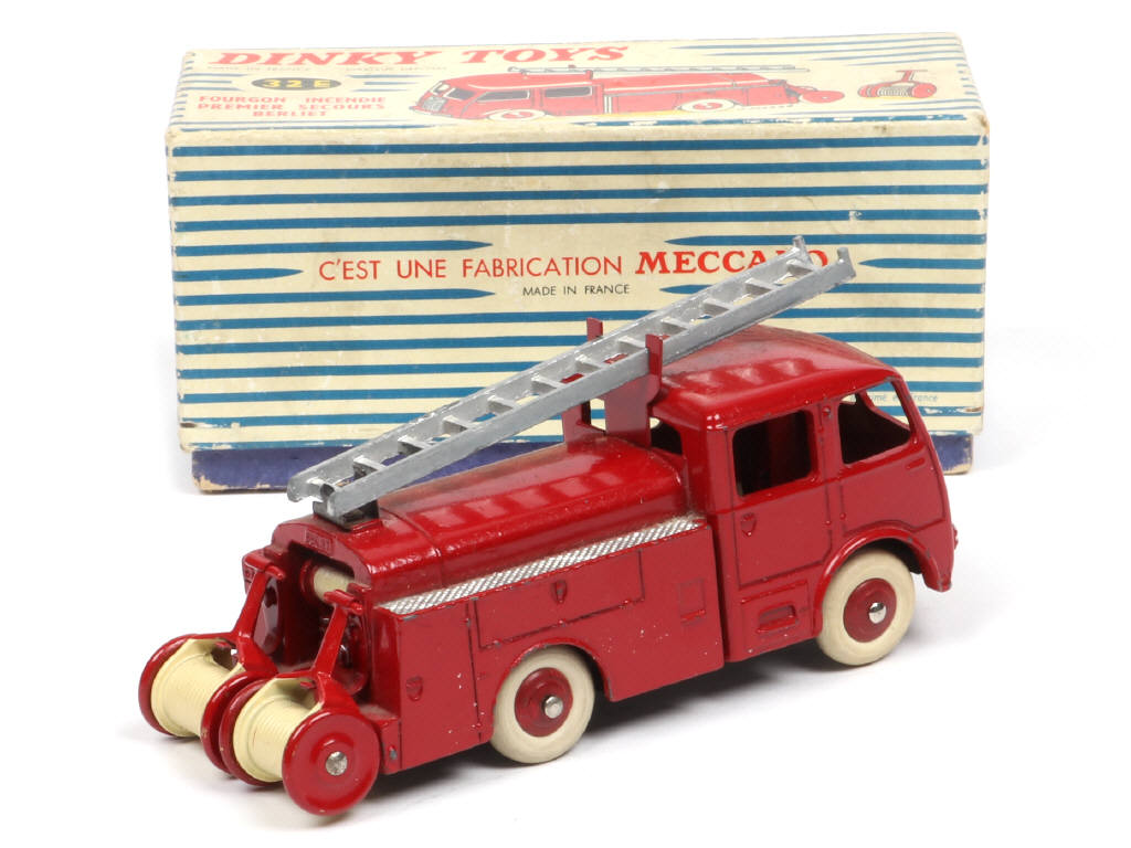 Lot 230 - DINKY TOYS (FRANCE) (1)