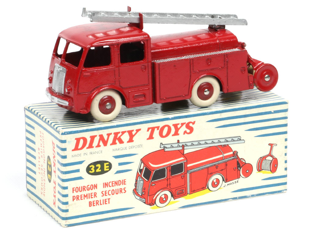 Lot 228 - DINKY TOYS (FRANCE) (1)