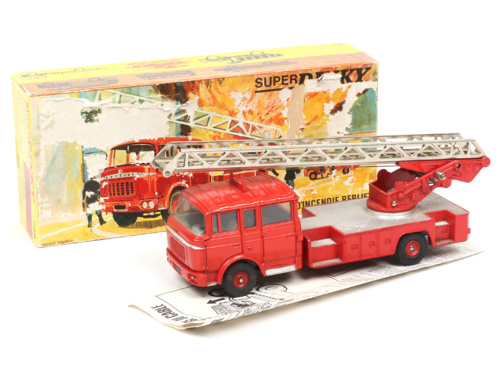 Lot 335 - DINKY TOYS (FRANCE) (1)