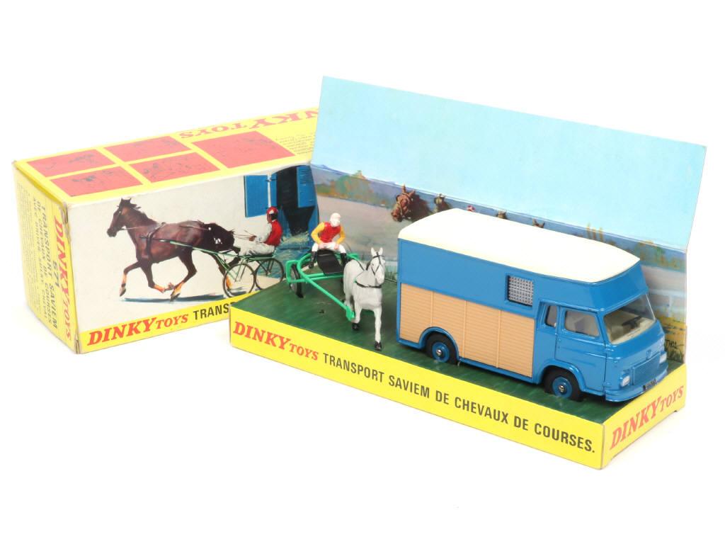 Lot 338 - DINKY TOYS (FRANCE) (1)