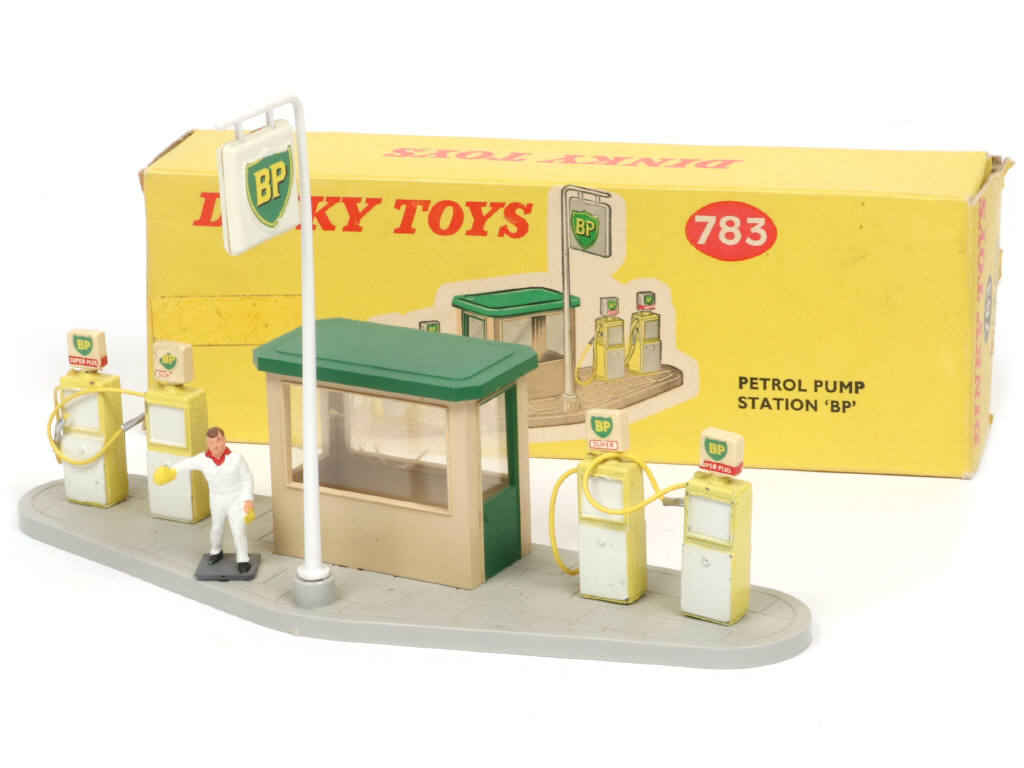 Lot 252 - DINKY TOYS (GB) (1)