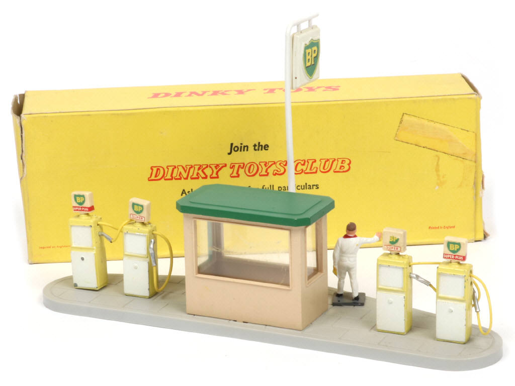 Lot 252 - DINKY TOYS (GB) (1)