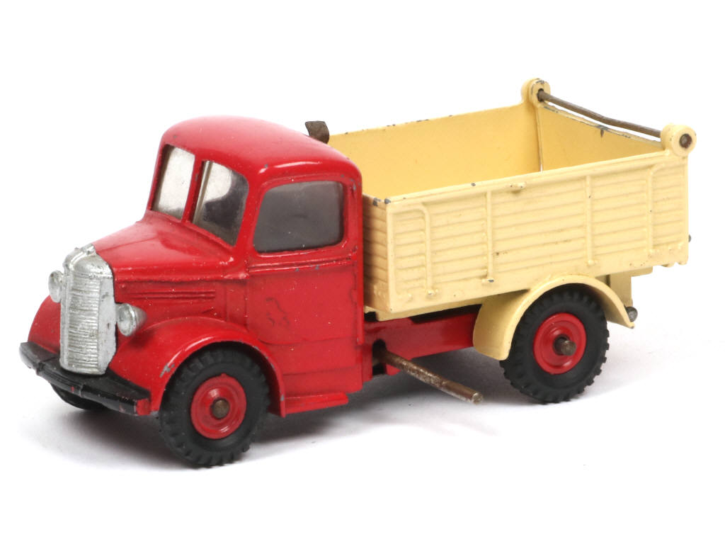 Lot 230 - DINKY TOYS (GB) (1)