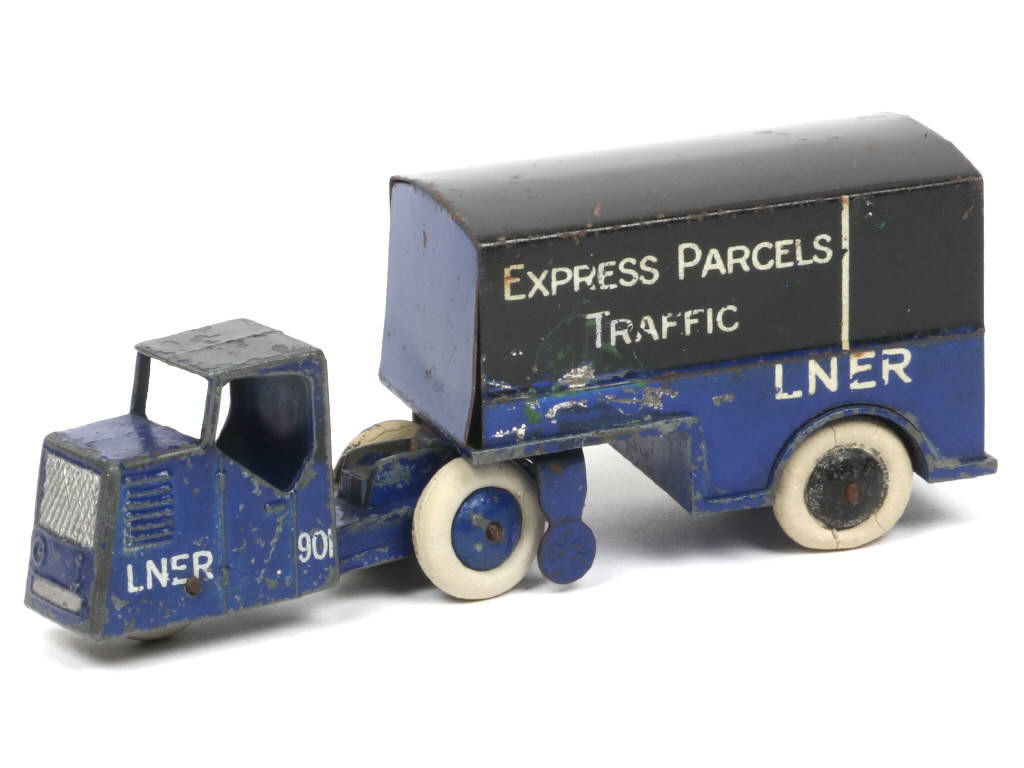 Lot 186 - DINKY TOYS (GB) (1)