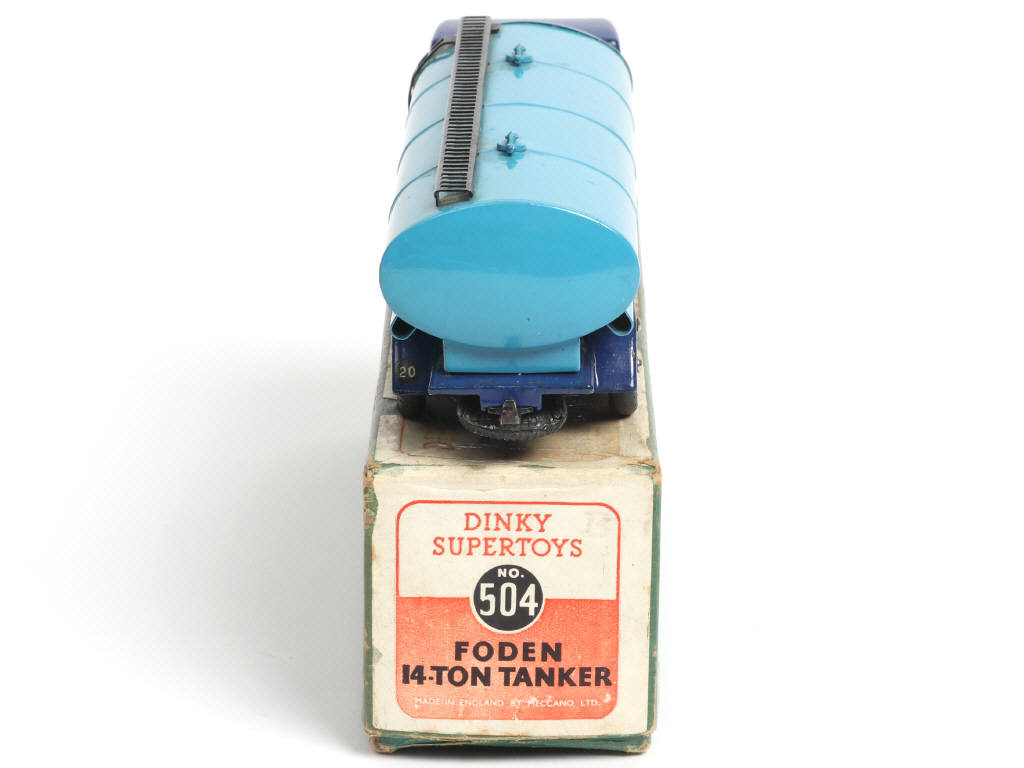 Lot 244 - DINKY TOYS (GB) (1)