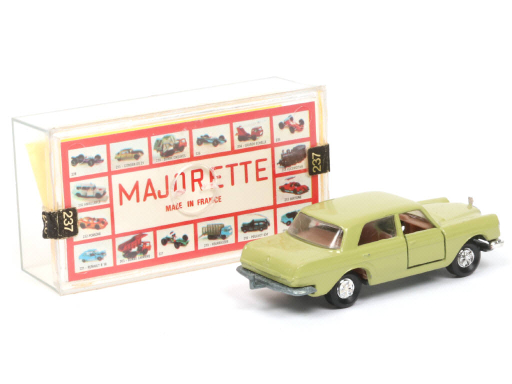 Lot 84 - MAJORETTE (FRANCE) (1)