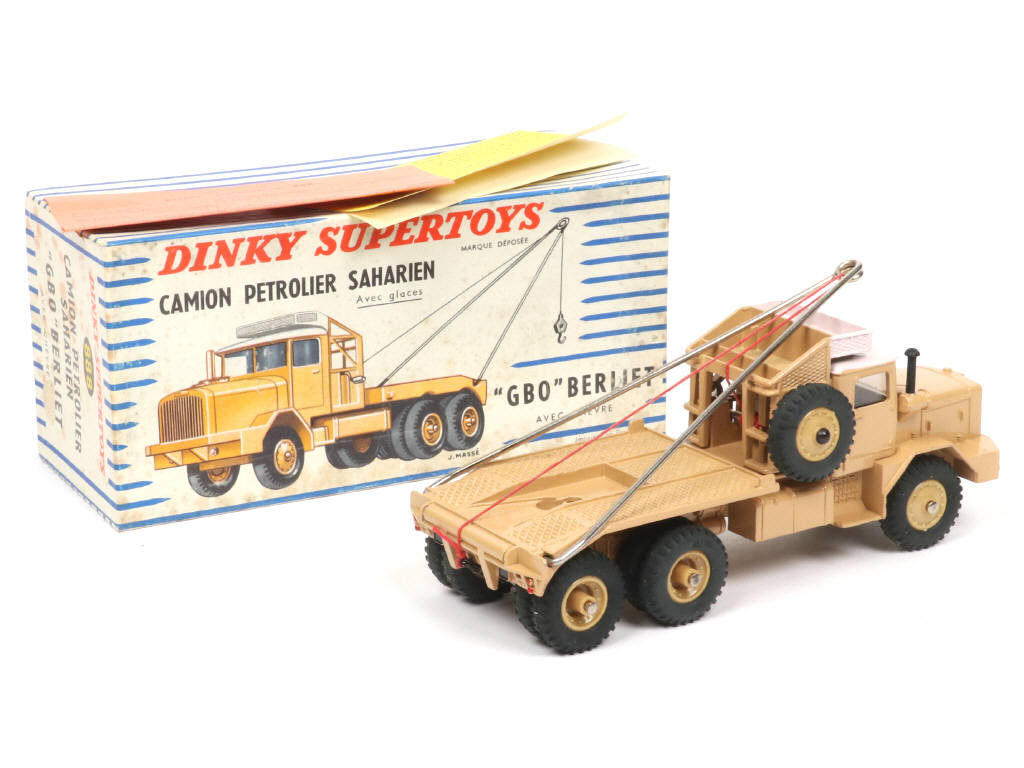 Lot 348 - DINKY TOYS (FRANCE) (1)