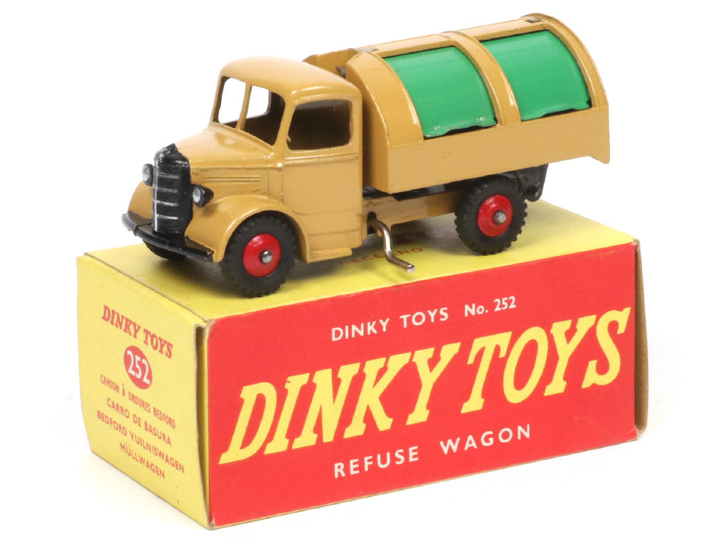 Lot 219 - DINKY TOYS (GB) (1)
