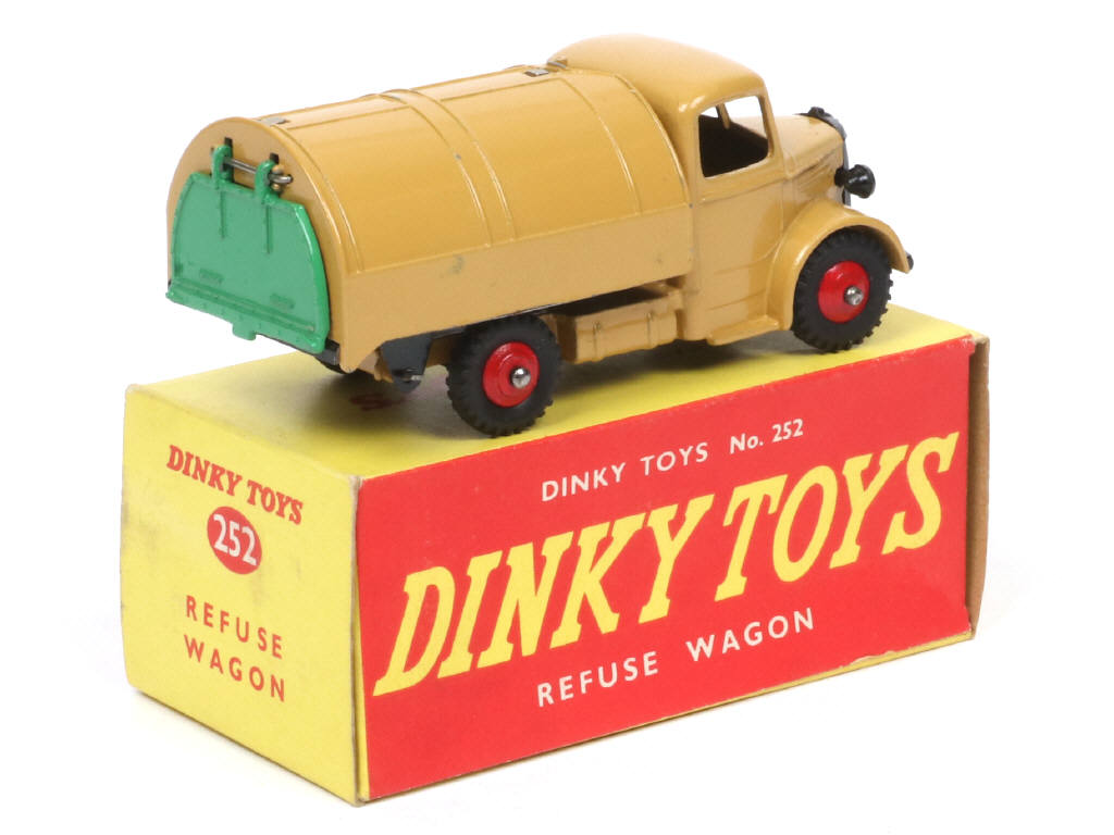 Lot 219 - DINKY TOYS (GB) (1)