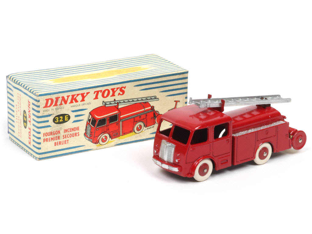 Lot 292 - DINKY TOYS (FRANCE) (1)
