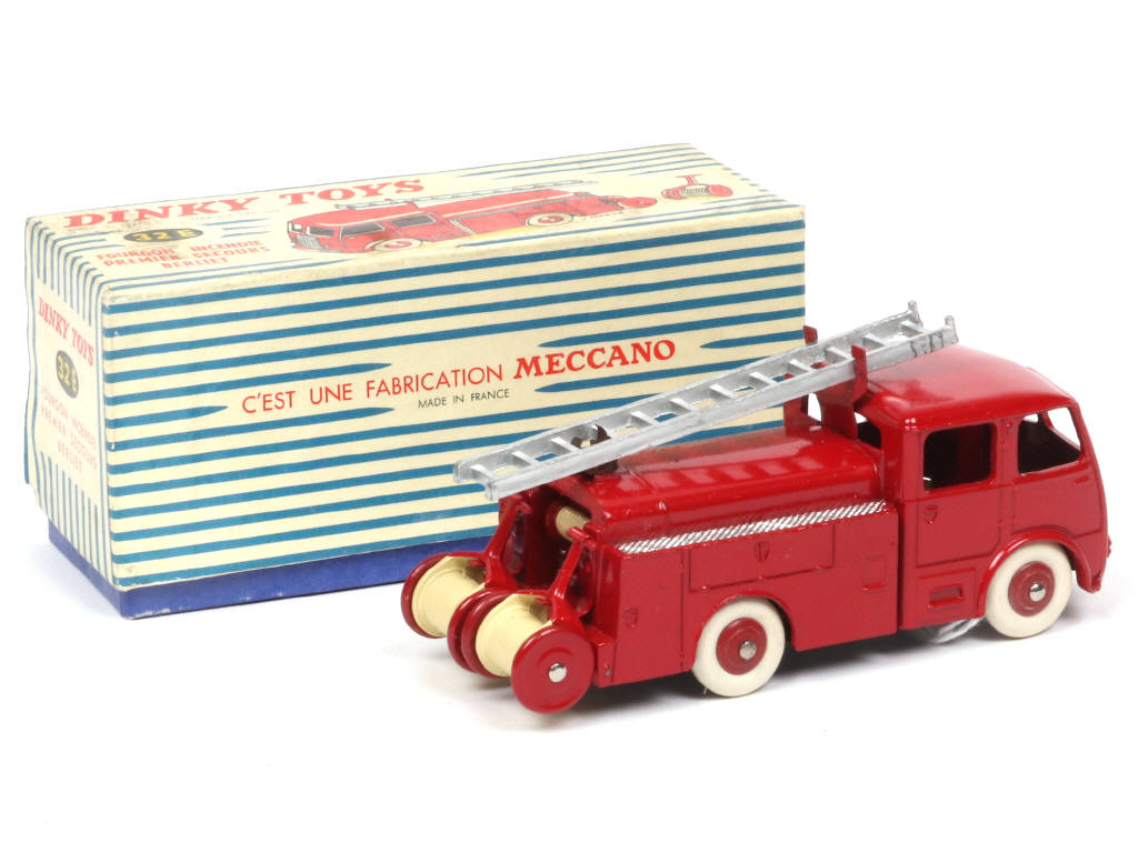 Lot 292 - DINKY TOYS (FRANCE) (1)