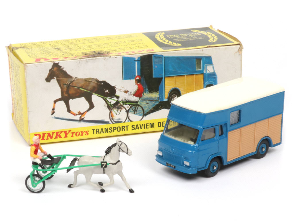 Lot 337 - DINKY TOYS (FRANCE) (1)