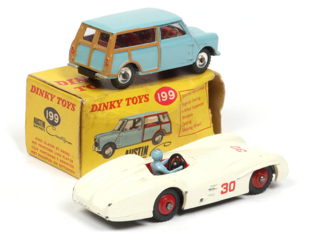 Lot 301 - DINKY TOYS (GB) (2)