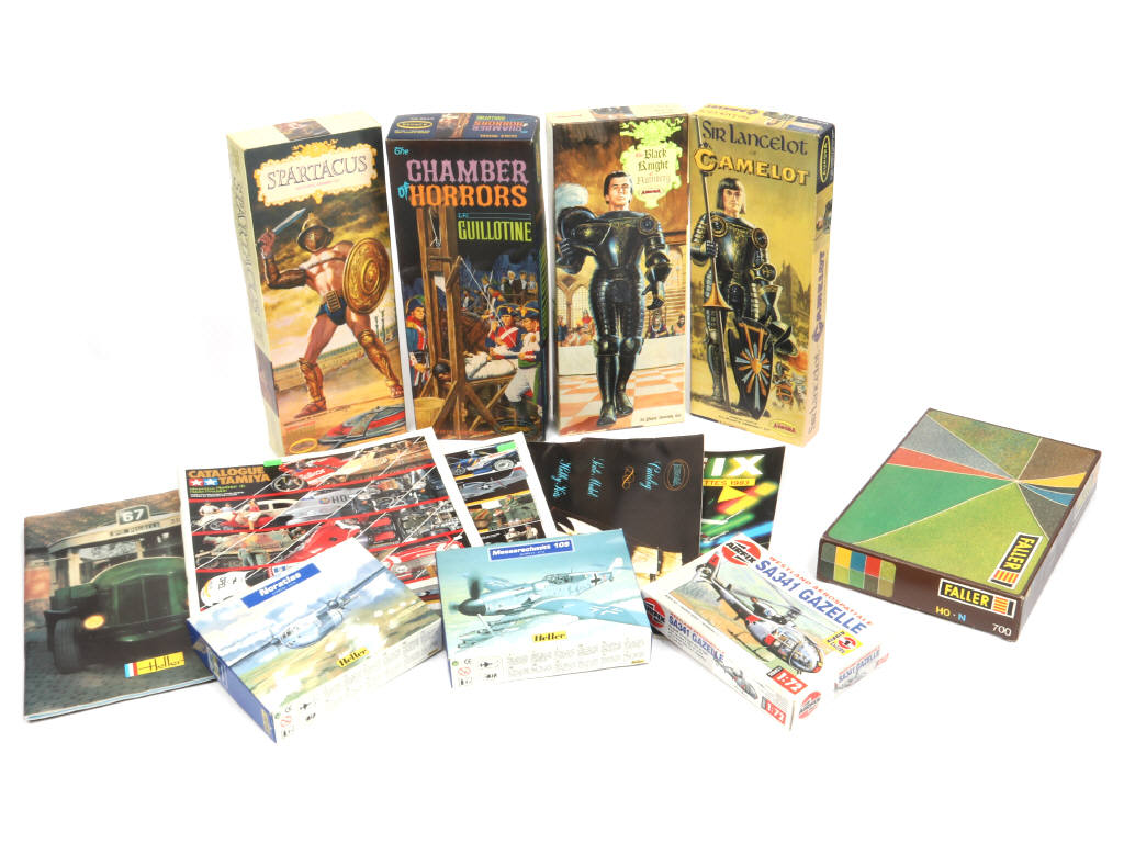 Lot 40 - DIVERS (13)