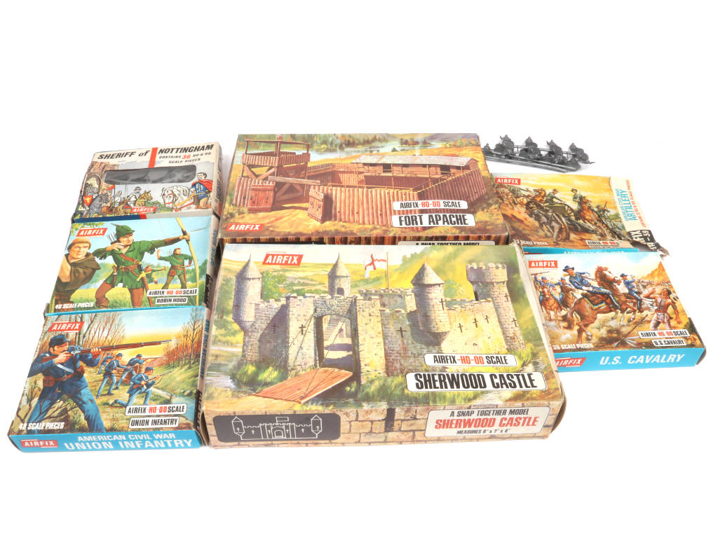 Lot 86 - MECCANO (FRANCE) (2)