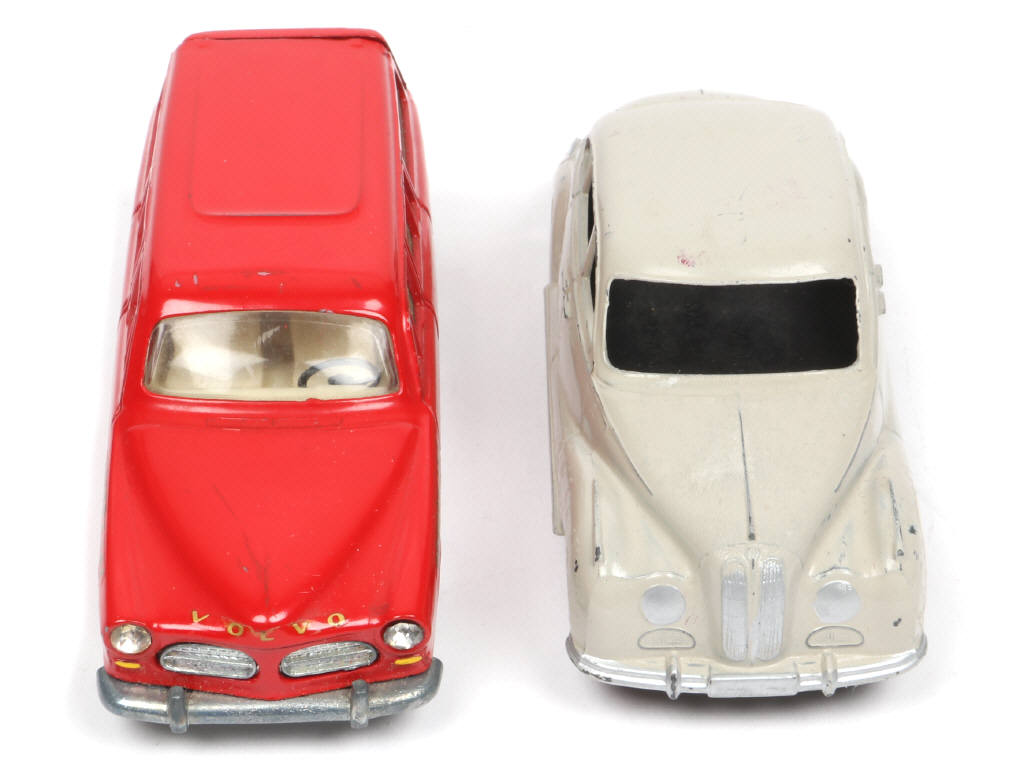 Lot 164 - DIVERS (2)