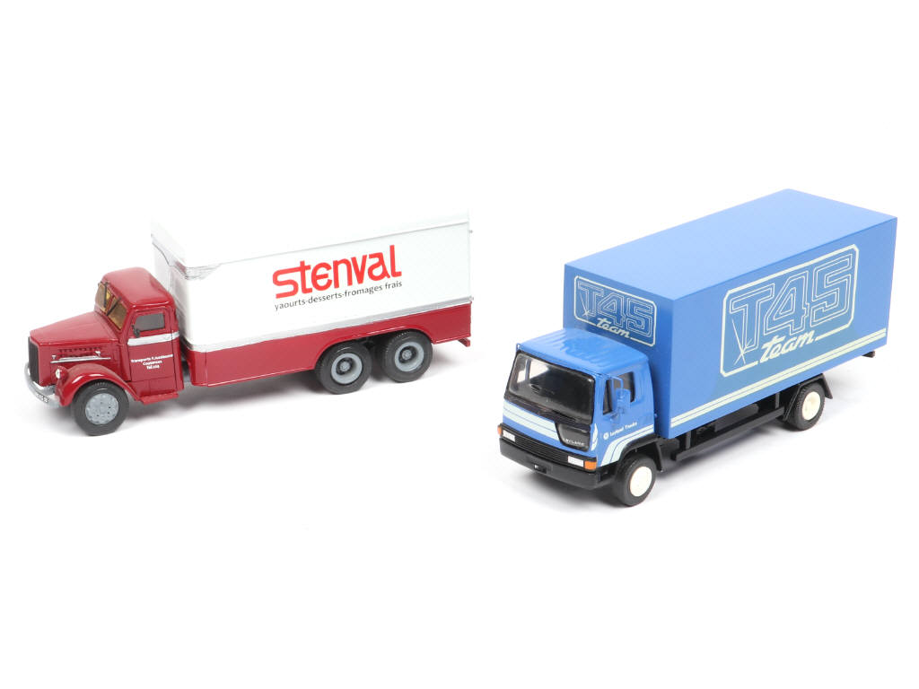 Lot 166 - DIVERS (2)