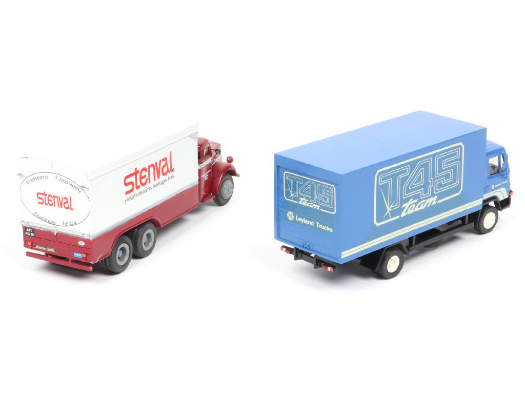 Lot 166 - DIVERS (2)