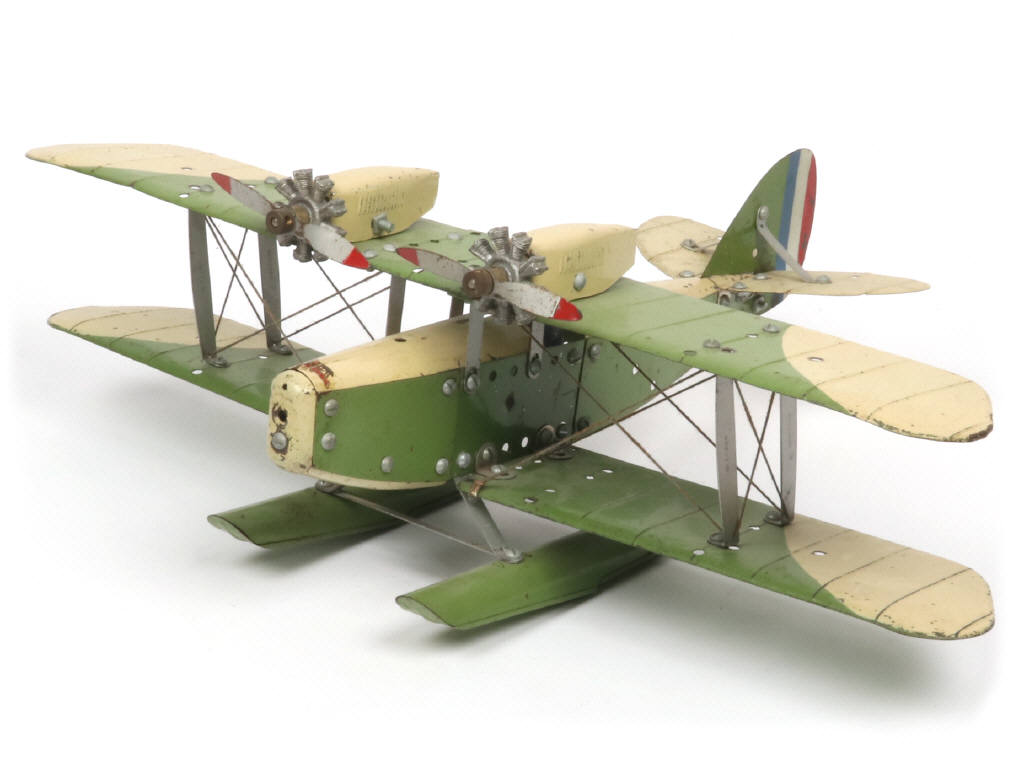 Lot 197 - MECCANO (1)