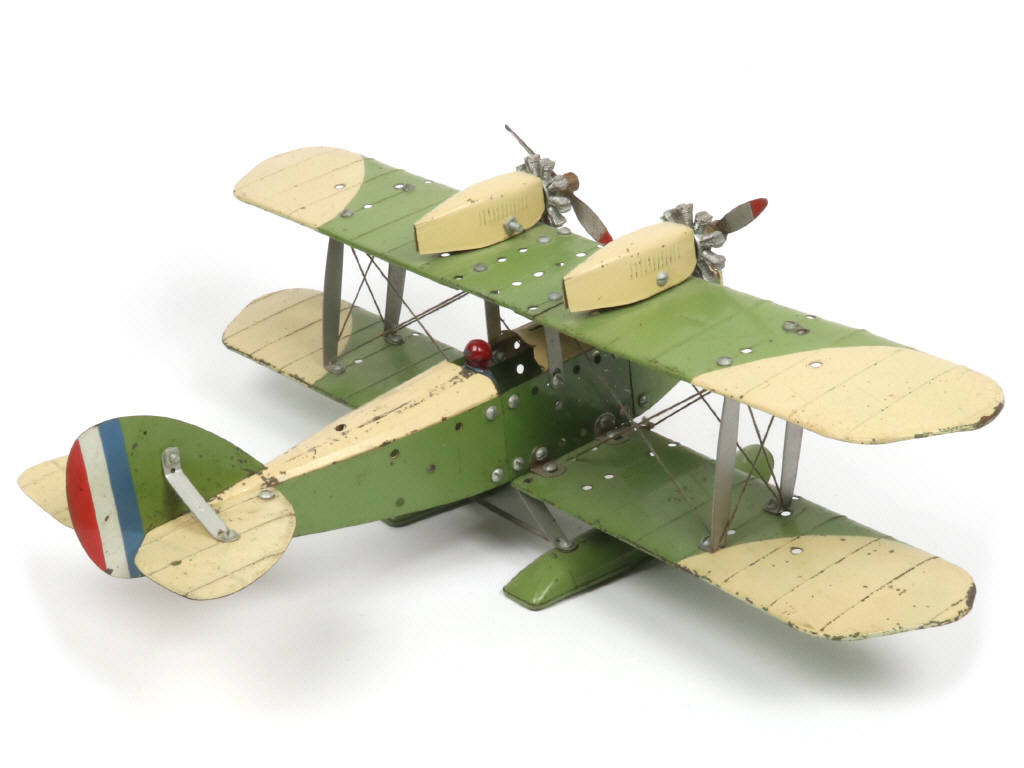 Lot 197 - MECCANO (1)