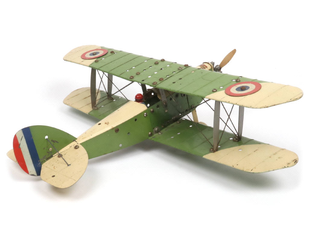 Lot 195 - MECCANO (1)
